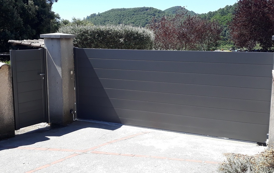 Nos mod&egrave;les de portails ALU &agrave;&nbsp;NIVOLAS VERMELLE